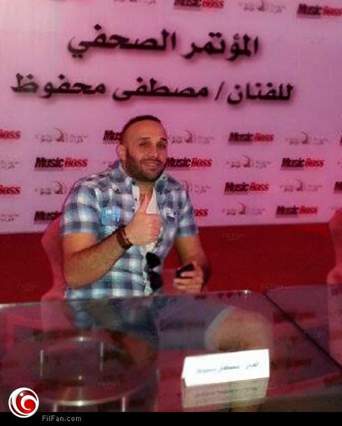 مصطفى في مكان المؤتمر