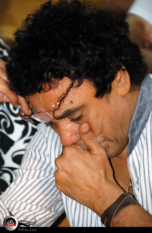 منير أثناء بكائه