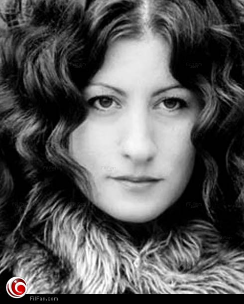 المطربة ديير دينيز