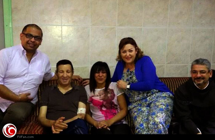 نهال عنبر تزور سعيد صالح بمصاحبة الأب بطرس دانيال