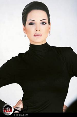 المذيعة نادين فلاح