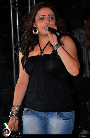 ياسمين خلال الحفل