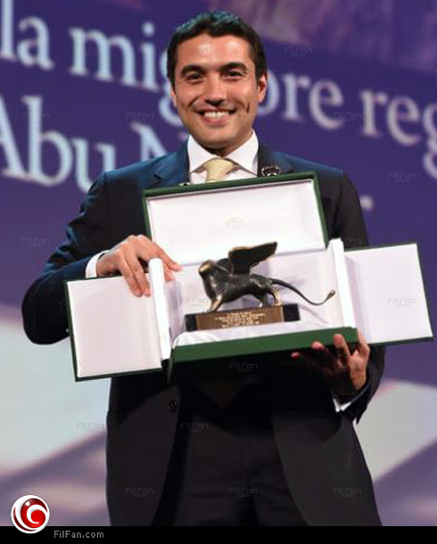 ناجي أبو نوار عقب فوزه بجائزة أفصل مخرج بمهرجان فينيسيا السينمائي الـ 71