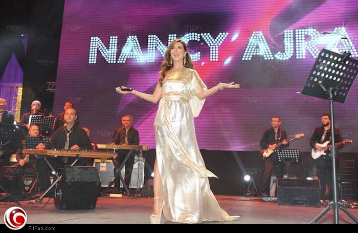 نانسي متألقة بفستان إميليو بوتشي