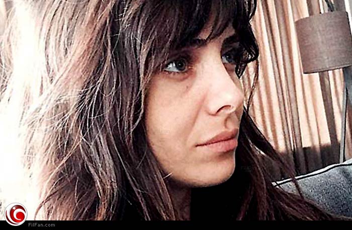 نور فاتح أوغلوا في الصورة التي حذفتها وبدت فيها مكتئبة