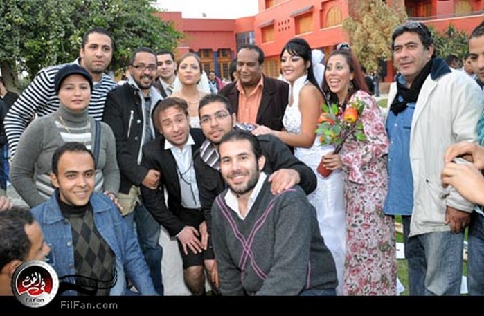 فريق العمل في صورة تذكارية