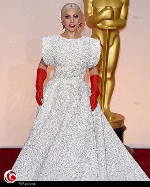 قفازات ليدي جاجا في حفل الأوسكار 2015 الذي أثار سخرية ضدها