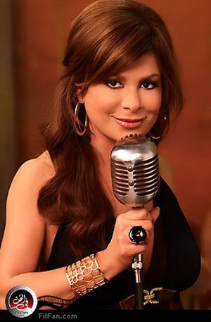 الإعلامية اللبنانية الأصل بولا عبدول