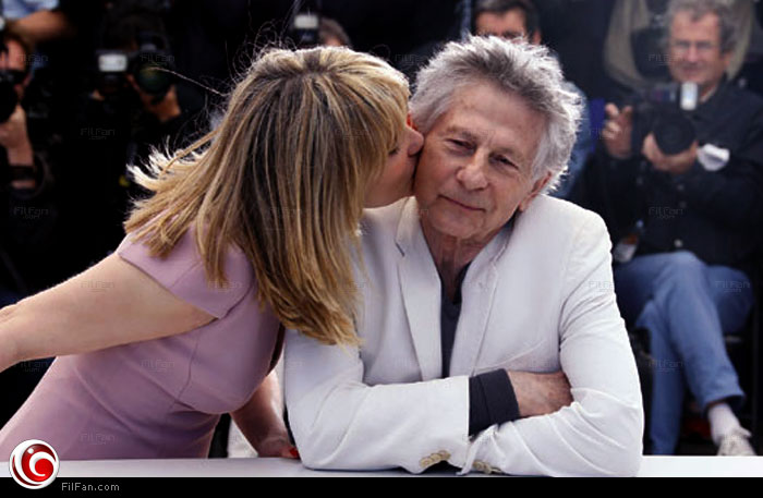 رومان بولانسكي مع زوجته الممثلة إمانويل سينيه في جلسة تصوير &quot;Venus in Fur&quot; بـ &quot;كان&quot;