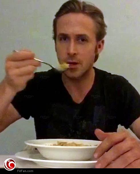 ريان جوسلينج يتناول حبوب الإفطار