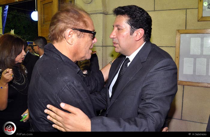 محمود عبد العزيز يقدم واجب العزاء