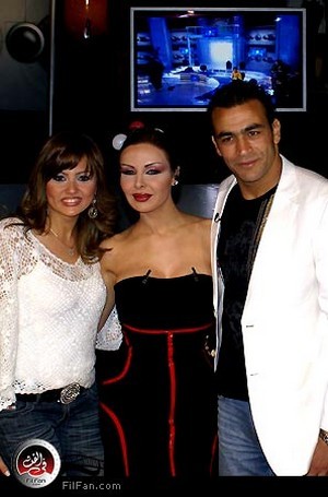 رولا سعد مع حارس المرمى عصام الحضري وبشرى