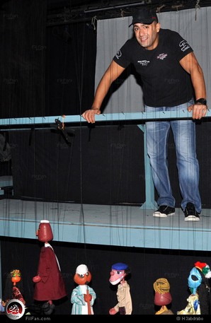 السقا مع عرائس والده