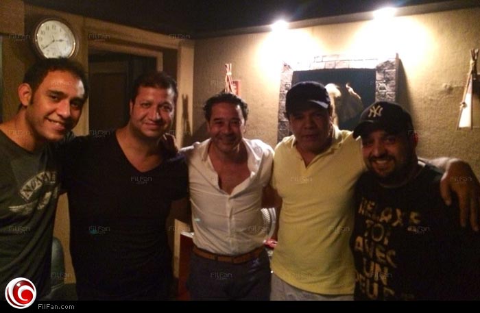 صورة لخالد عجاج ومدحت صالح مع الموزع الموسيقي توما أثناء تسجيل الأغنية