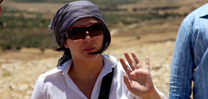 سلاف فواخرجي أثناء إخراجها لفيلم &quot;رسائل الكرز&quot;