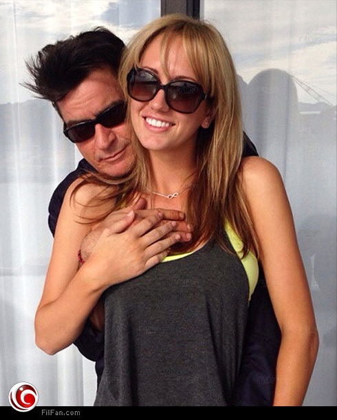 تشارلي شين مع خطيبته بريت روسي