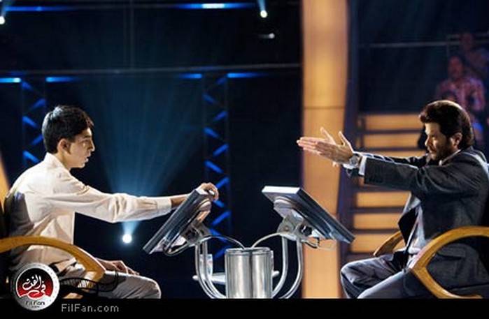 أنيل كابور وديف باتل في مشهد من فيلم &quot;المليونير المتشرد