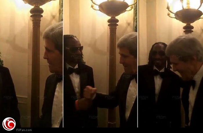 سنوب ليون يصافح جون كيري