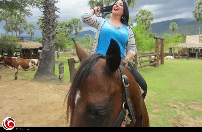 سمية خلال تصويرها البرنامج