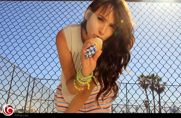 ساندي في لقطة من كليب &quot;روحوا قولوله&quot;