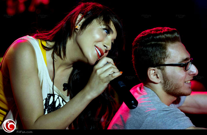 ساندي وصورة مع جمهورها