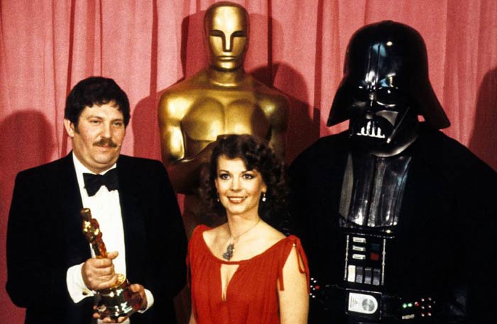 جون مولو بعد فوزه بجائزة الأوسكار عن Star Wars