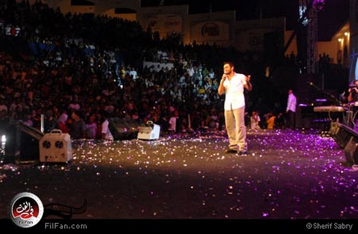 تامر يغني لأكثر من 30 ألف متفرج على مسرح جود نيوز بمارينا - تصوير: شريف صبري
