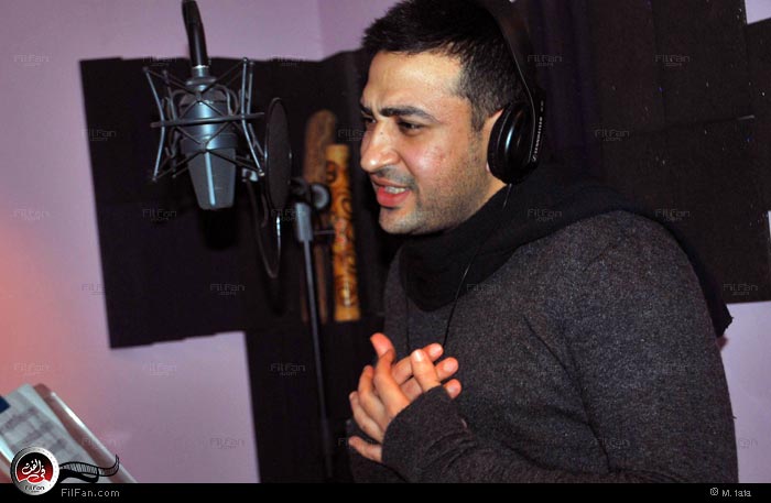 تامر حسين يغني &quot;سلام يا بلدي&quot;