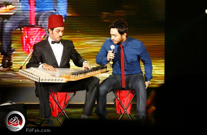 تامر يغني وأحمد عصام يعزف