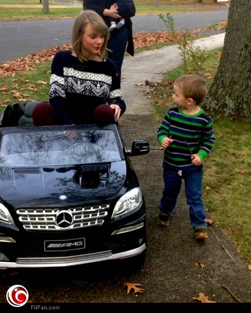 تايلور سويفت تحضر لعبة &quot;مرسيدس&quot; لإبن إحدى معجباتها