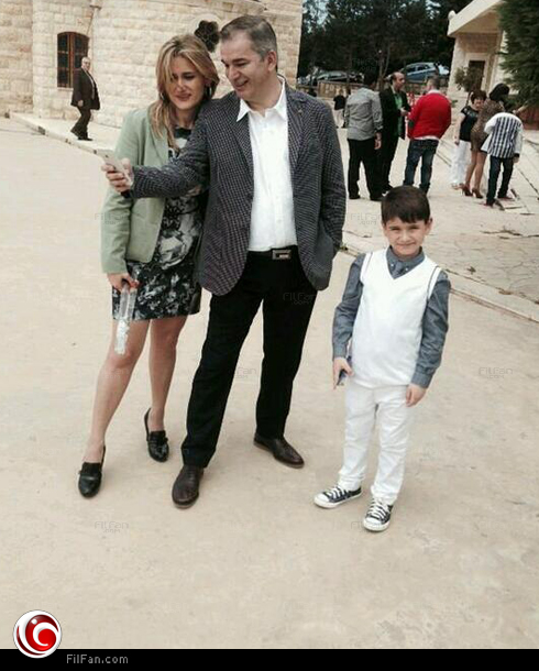 طوني خليفة وزوجته وابنه