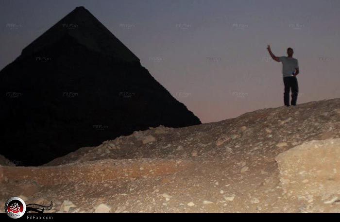فان دام أمام الأهرامات