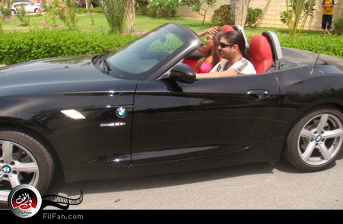 آدم في لقطة من الكليب