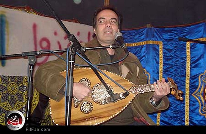 وجيه عزيز و&quot;عوده&quot; الذي لا يفارقه