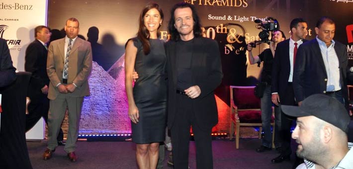 ياني مع ابنته &quot;كريستال&quot; في المؤتمر الصحفي