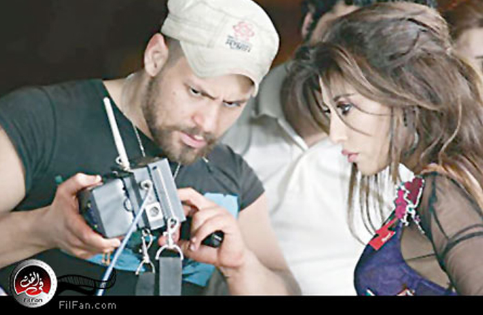 يحيى سعادة مع نجوى كرم أثناء تصوير كليب خليتني شوفك بالليل