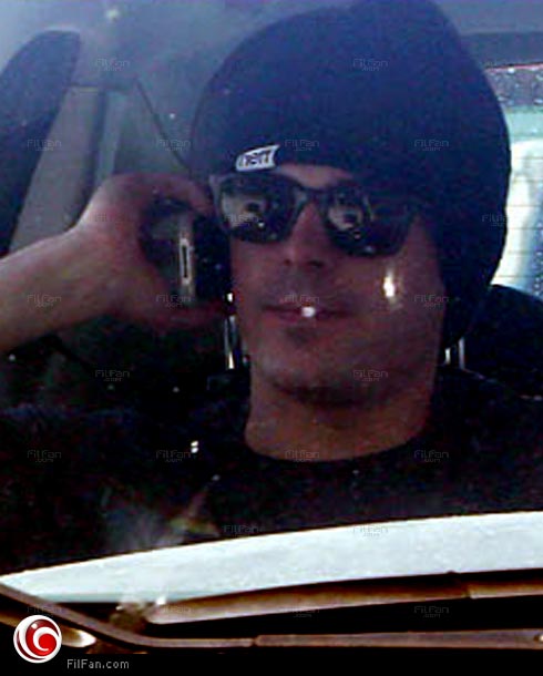 زاك إيفرون يبدو بحالة جيدة بعد المشاجرة