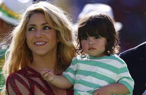 شاكيرا وابنها ميلان