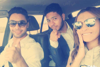 كارمن سليمان ومحمد شاهين وأحمد جمال في طريقهم لقناة السويس الجديدة