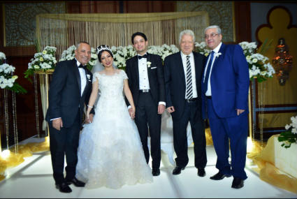 مرتضى منصور مع العروسين ووالد العروسس أحمد موسى