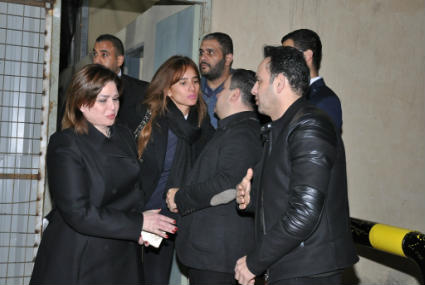 إلهام شاهين وزينة ومصطفى قمر في عزاء والدة إدوارد 