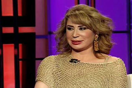 لا تمانع المخرجة إيناس الدغيدي من تغيير دينها من أجل الزواج ممن تحب