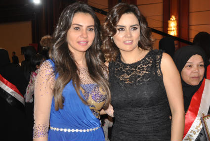 رشا مهدي ودينا فؤاد في حفل تكريم الفنانات وأمهات الشهداء في مهرجان فارسات الدولي