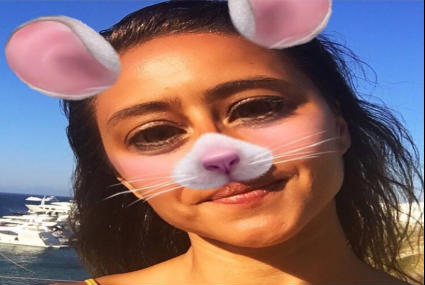 نشرت الممثلة نيللي كريم صورة  طريفة لها استخدمت برامج الهاتف الذكي والتي تُغير الملامح، فظهرت وهي تضع أذنين وفم وأنف فأر.
