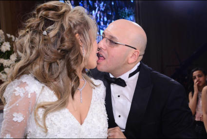 جنات مع عريسها المحامي محمد عثمان