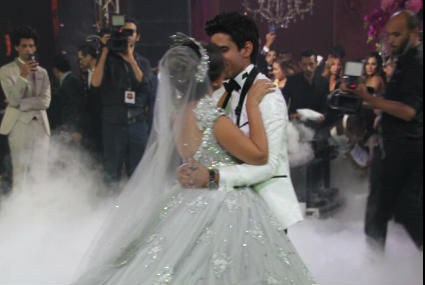 حمدي المرغني وإسراء وحوار وسط الرقصة