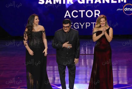 سمير غانم يتوسط ابنتيه دنيا وإيمي 