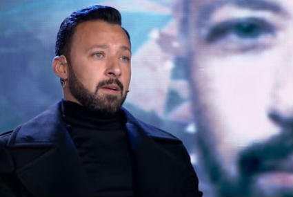 تحدث أحمد فهمي عن فيلم "بدون رقابة"، وقال إنه كان ثان تجاربه التمثيلية لا يستطيع أن يتبرأ منه لأنه تعلم من هذه التجربة، ولا يوجد ممثل في الحياة خاض تجربة فنية شعر بعدها أنه كان من الممكن ألا يقدم أفضل منها.