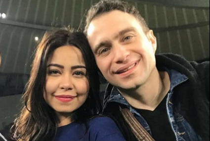 انتشرت في الساعات الأخيرة أخبارا تؤكد زواج الفنانين حسام حبيب وشيرين عبد الوهاب، ولكن نفى المطرب هذا الأمر مؤكدا أنهما أصقاء فقط.