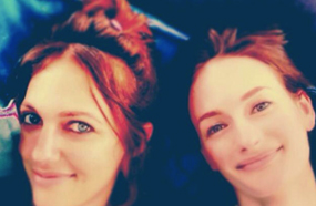 مريم أوزيرلي مع شقيقتها كنان 